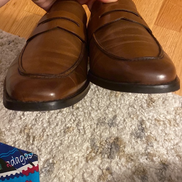 Size 10.5 Florsheim mens shoes. Worn less than a week. - Picture 5 of 10